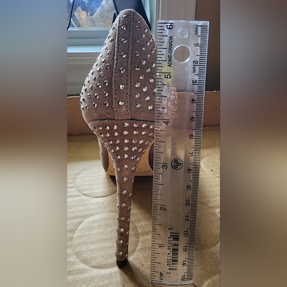 Enzo Angiolini cream studded pumps - Picture 7 of 7